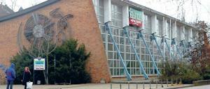 Sanierungsbedürftig: Die Schwimmhalle am Brauhausberg.