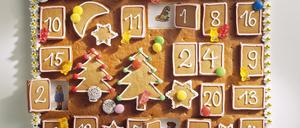 Ein Adventskalender aus Lebkuchenteig freut auch den Bauch.