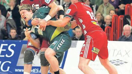 Kräftig zupacken mussten Jan Piske (r.) und Alexander Urban beim vergangenen Punktspiel in Leipzig. Verhindern konnten sie die Niederlagen für den VfL Potsdam dennoch nicht. Gegen Bittenfeld am Freitag soll es besser klappen.