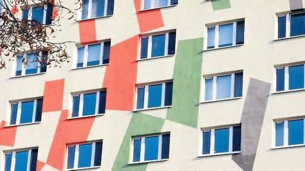Bunte Fassade. Schüler, die früher im Internat der Potsdamer Sportschule gewohnt haben, berichten über einen Alltag, in dem Mobbing und Gewalt keine Einzelfälle waren.