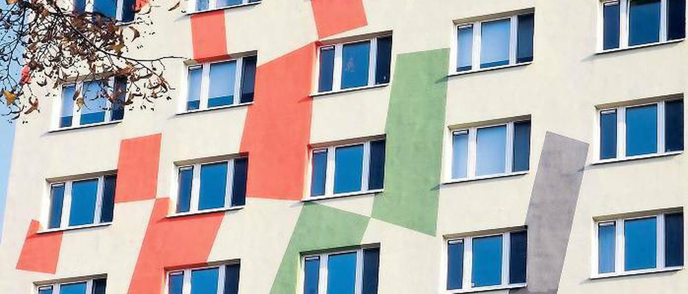 Bunte Fassade. Schüler, die früher im Internat der Potsdamer Sportschule gewohnt haben, berichten über einen Alltag, in dem Mobbing und Gewalt keine Einzelfälle waren.