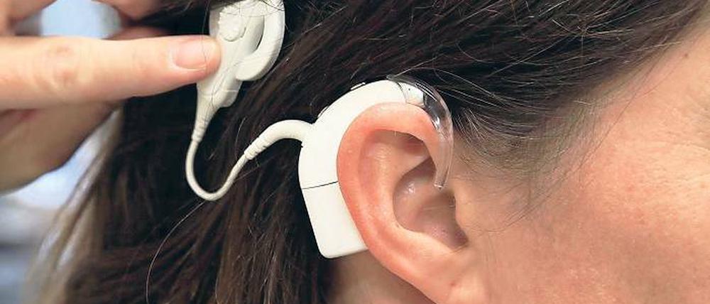 Elektronisches Ohr. Patienten müssen lernen, mit Technik zu hören.