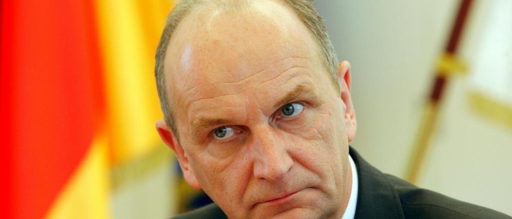 Brandenburgs Innenminister Dietmar Woidke (SPD)hat sich durchgesetzt: Führende Polizeibeamte in Brandenburg dürfen erneut auf Stasi-Kontakte überprüft werden.