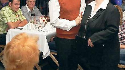 Krimmidinner: Die Restaurantchefin hat es schwer mit dem Personal.