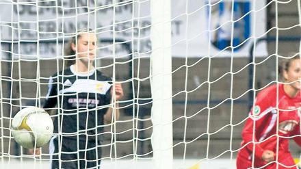 Zehn Mal hat es im Kasten von Glasgow City beim Champions-League-Spiel gegen Turbine Potsdam geklingelt. „Nicht überbewerten“, sagt Turbine-Coach Schröder.