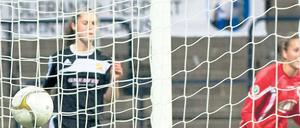 Zehn Mal hat es im Kasten von Glasgow City beim Champions-League-Spiel gegen Turbine Potsdam geklingelt. „Nicht überbewerten“, sagt Turbine-Coach Schröder.