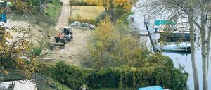 Fremdgebaggert. Die Uferfläche der Virchowstraße 11 gehört der Stadt – trotzdem beseitigte der Anwohner den Kolonnenweg.