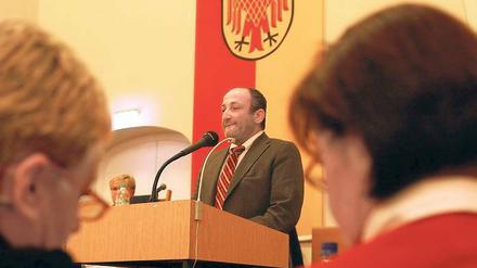 „Ich entschuldige mich.“ Der Präsident der Stadtverordnetenversammlung, Peter Schüler, musste sich gestern Abend im Stadthaus dem von der Kommunalaufsicht bestätigten Vorwurf stellen, Minderheitenrechte verletzt zu haben.