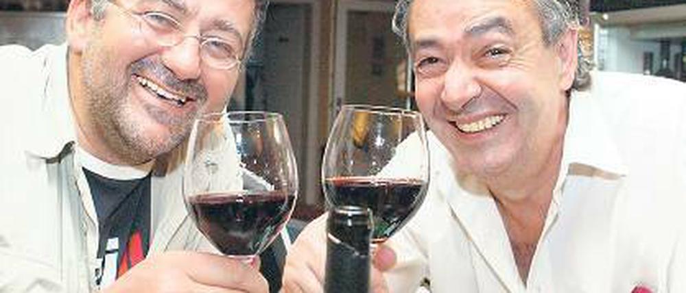 Prost Mahlzeit. Beim Potsdamer Wirt Maximilian Dreier (r.) war Rainer Speer – tagsüber und an den Abenden, beruflich und privat – häufig zu Gast. Speer ist nicht mehr Minister, Dreier ist in die Toskana ausgewandert.