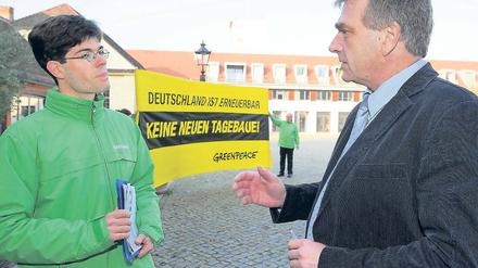 Gespräch. Christoffers stellte sich den Greenpeace-Aktivisten.