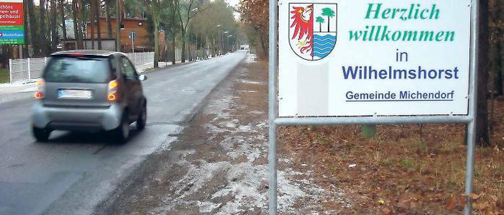 DSL-frei seit 1907: Verärgerte Wilhelmshorster nutzten auch schon das Schild am Ortseingang für ihren Protest.