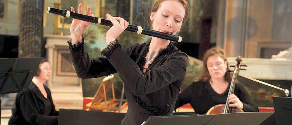 Lustvoll und perfekt. Johann Joachim Quantz’ Flötenkonzerte trug die Solistin Jana Semeradova vom Ensemble „Die Kleine Cammer-Music" vor.