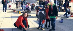 Schnäppchenjagd: Beim Geben- und Nehmen-Markt am Lustgarten.