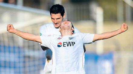 Grenzenloser Jubel. Anton Makarenko (vorn) erzielte sein erstes Punktspieltor für Babelsberg, Dominik Stroh-Engel war einer der Vorbereiter. Auch in der restlichen Spielzeit ließen die Babelsberger dieses Mal die Punkte nicht, wie noch in den vergangenen beiden Spielen, liegen.