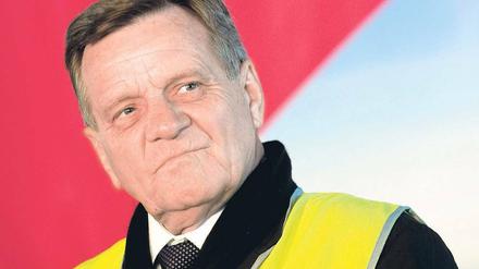 Hat wieder Pläne. Ex-Bahn-Chef Mehdorn hat als Air-Berlin-Chef große Pläne: Am BER soll die Fluggesellschaft expandieren; dafür versteht er sich dann auch mit Wowereit.