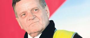 Hat wieder Pläne. Ex-Bahn-Chef Mehdorn hat als Air-Berlin-Chef große Pläne: Am BER soll die Fluggesellschaft expandieren; dafür versteht er sich dann auch mit Wowereit.