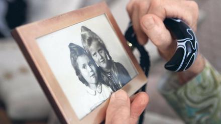 Abgeschnitten von jeder Erinnerung: Demenzkranke erkennen oft die eigenen Kinder nicht wieder.