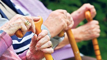 Vergreisung. Fast jeder zehnte Brandenburger wird nach Berechnung der Bertelsmann-Stiftung 2030 älter als 80 Jahre sein. Gegenüber 2009 werde sich der Anteil der Altersgruppe an der Gesamtbevölkerung um 93 Prozent erhöhen. Das ist bundesweit Spitze.