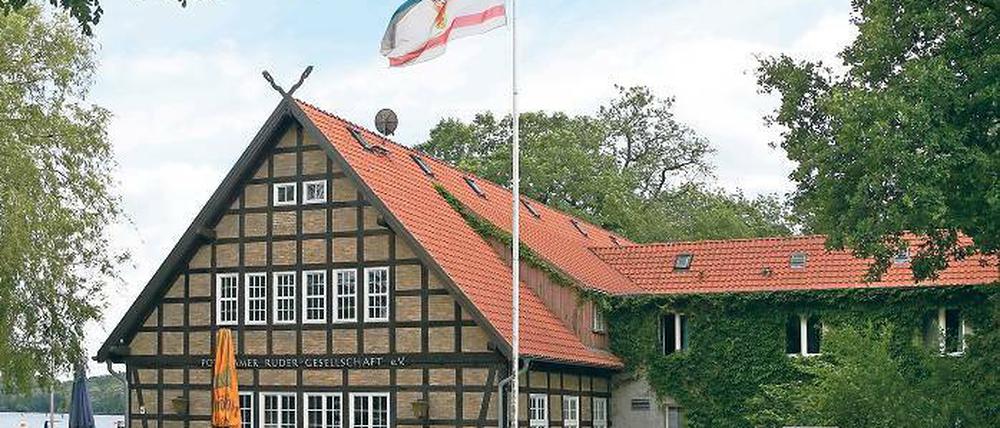 Traditionsstätte als Zankapfel. Soll der Seekrug abgerissen und durch ein neues Trainingszentrum für die Ruderer ersetzt werden? Diese Frage entzweite bereits die Leistungs- und die Breitensportler unter Potsdams Ruderern.