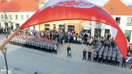 Die Armee in der Stadt: Beim öffentlichen Gelöbnis im April in der Beelitzer Altstadt säumten Hunderte Bürger die Straßen. Der Rückhalt ist hier groß.