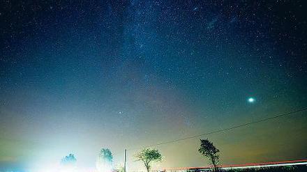 Lob der Finsternis. Sternengucker kommen nur im Dunkeln auf ihre Kosten. Abgelegene Gegenden in Brandenburg bieten dafür ideale Voraussetzungen.