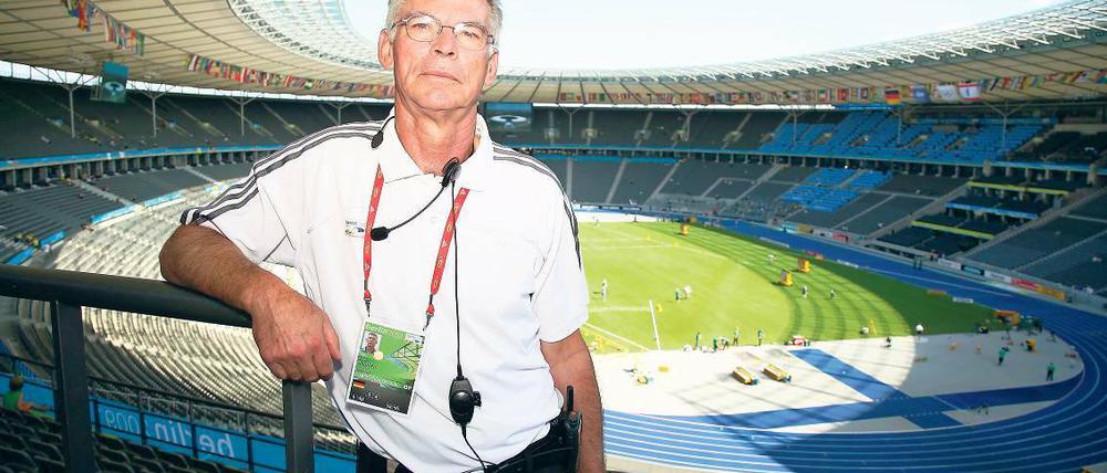 Im Stadion zu Hause: Axel Richter als Lauf-Obmann bei den 12. IAAF Leichtathletik-Weltmeisterschaften Berlin 2009 im Olympiastadion. Nach vielen Jahren als Leichtahtletik-Cheftrainer in Potsdam geht er nun in Ruhestand.