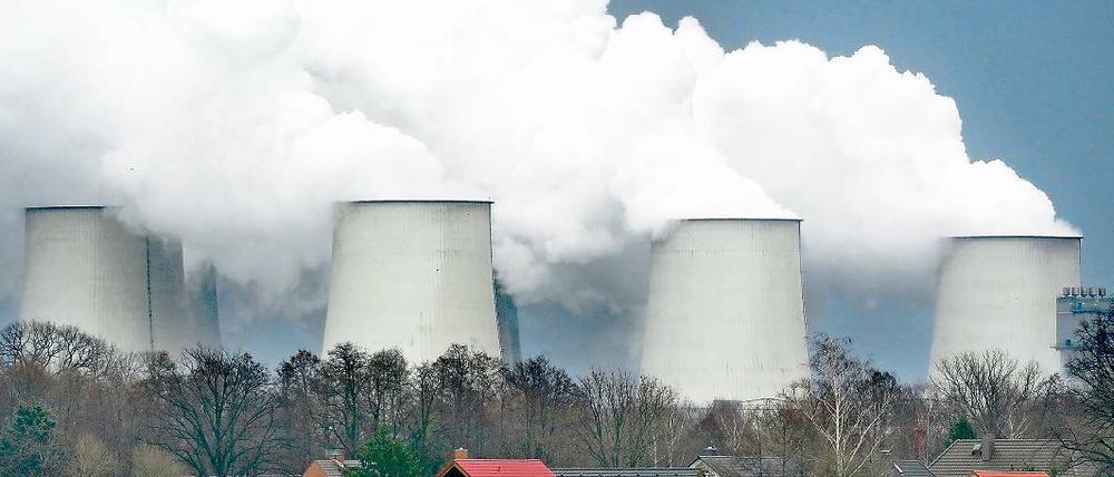 Klimakiller. Auch ohne das Braunkohlekraftwerk des Energiekonzern Vattenfall in Jänschwalde wird Brandenburg seine bisherigen Ziele beim Senken des Kohlendioxid-Ausstoßes nicht einhalten können.