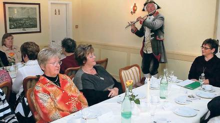 Flötenmusik und Kaffee im Drachenhaus als Dank für die Ehrenamtler.