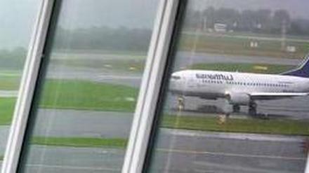 Brandenburgs SPD lehnt den Bau einer dritten Start- und Landebahn am neuen Flughafen Schönefeld strikt ab.