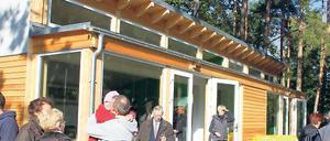 Fügt sich gut ins Umfeld ein: Der Neubau des Tennisvereins.