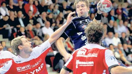 Wurfgewaltig setzte sich René Drechsler in dieser Saison bereits in Szene - wie gegen Bietigheim. Am Sonntag wollen wollen die VfL-Handballer auch gegen Bad Schwartau erfolgreich sein.