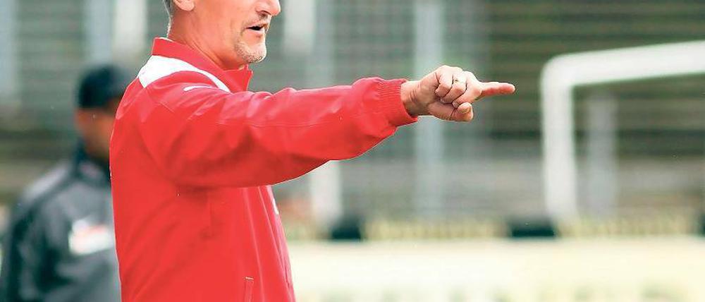 Fingerzeig Richtung oberste Tabellendrittel: Trainer Jürgen Kramny vom VfB Stuttgart II will auch im Heimspiel gegen den SV Babelsberg 03 zum fünften Mal in Folge ungeschlagen bleiben.
