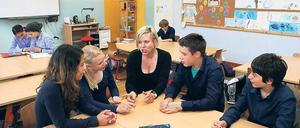 Neue Lernformen. Das Team der Creativen Gesamtschule im Ravensbergweg setzt unter anderem auf eigenständiges Lernen mit Jahresplänen und Zielkarten. Fremdsprachen unterrichten Muttersprachler, das Singen eine Opernsängerin.