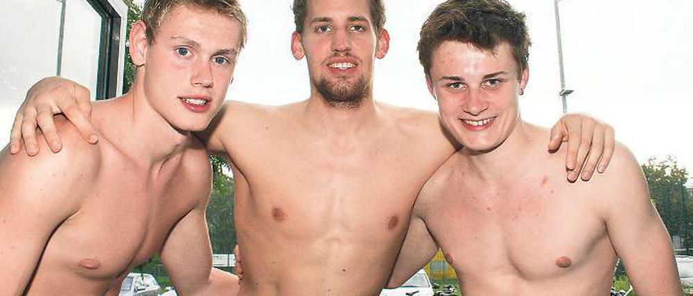 Weltcup-Endläufe das Ziel. Felix Wolf, Yannick Lebherz und Christian Diener (von links) aus dem Bundesstützpunkt Potsdam schwimmen am Wochenende auf der Kurzbahn im Berliner Europasportpark.