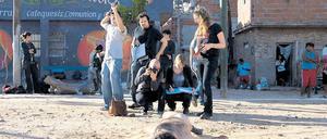 Action in Südamerika. HFF-Studierende bei Dreharbeiten.