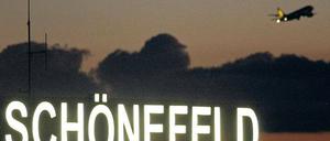 Abflug am Abend. Auch zwischen 22 und 24 Uhr sowie ab 5 Uhr werden Flugzeuge in Schönefeld starten. Das hatte das Bundesverwaltungsgericht am Donnerstag entschieden. Doch aufgeben wollen die Nachtfluggegner noch nicht.