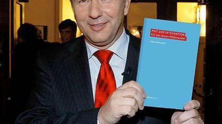 Klaus Wowereit hat jetzt auch ein Buch zur Integration geschrieben. Der Gegenentwurf zu Thilo Sarrazins "Deutschland schafft sich ab" wird nun auf der Buchmesse vorgestellt.