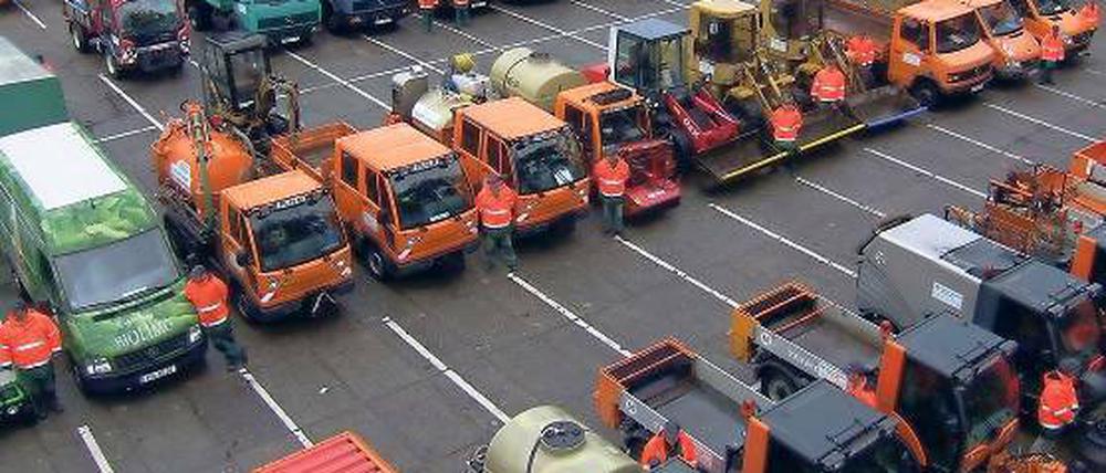 Von 2 auf 42 Fahrzeuge angewachsen: Der Fuhrpark des Kleinmachnower Bauhofes hat sich in den vergangenen 20 Jahren erheblich vergrößert. Demnächst steht eine engere Kooperation mit Teltow an.