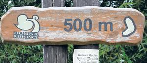 Da geht’s lang. Das romantische „Tal der Liebe“ auf polnischer Seite ist gut ausgeschildert. Es liegen aber auch Flyer bereit.