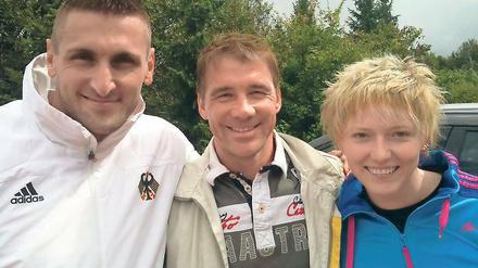 Erfolgsteam. Petra Lammert und Kevin Kuske mit ihrem Potsdamer Trainer Jörg Weber (Mitte).
