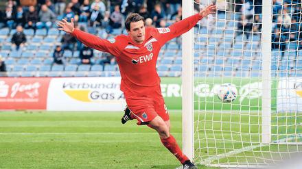 Doppelte Freude. Der 23-jährige Stürmer Markus Müller schoss gegen Carl Zeiss Jena in der 68. Minute den Siegtreffer und bekam von Trainer Dietmar Demuth bis Dienstag Sonderurlaub, um den Geburtstag seiner Freundin zu feiern.