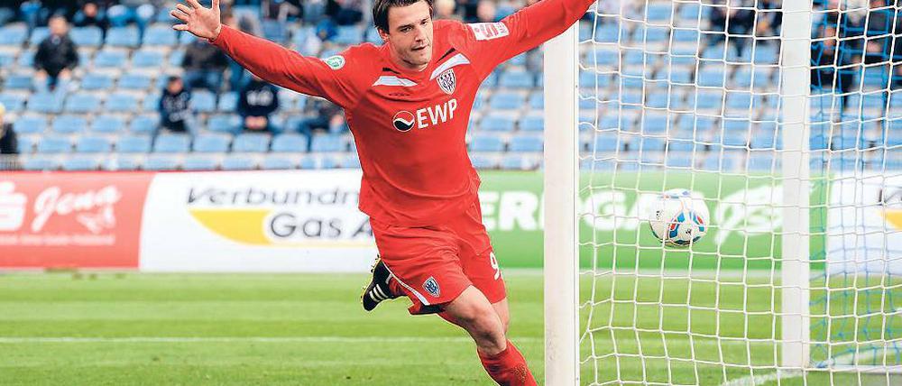 Doppelte Freude. Der 23-jährige Stürmer Markus Müller schoss gegen Carl Zeiss Jena in der 68. Minute den Siegtreffer und bekam von Trainer Dietmar Demuth bis Dienstag Sonderurlaub, um den Geburtstag seiner Freundin zu feiern.