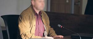 Hofft auf eine milde Strafe: Bernd R. gestand gestern vor dem Landgericht seine illegalen Müll-Deals. Er hat über 144 000 Tonnen Siedlungs-, Gewerbe- und medizinische Abfälle im Landkreis verscharrt.