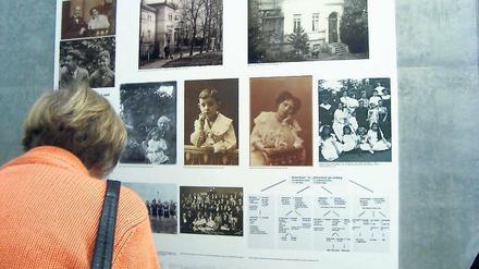 Erinnerung an jüdische Mitbürger. Die meisten Fotos der Ausstellung im Pfarrhaus stammen noch aus glücklichen Tagen.