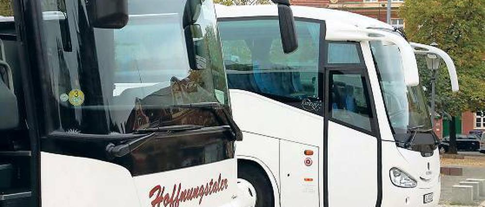 Die Probleme ähneln sich: Touristenbusse auf dem Bassinplatz.