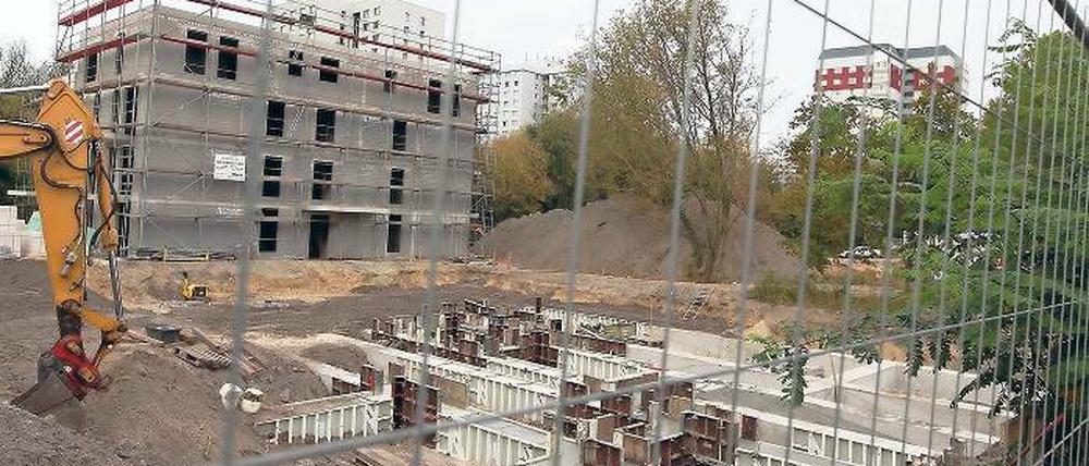 Nachbarschaft des ILB-Neubaus: die Auen- und Terrassenhäuser der Firma Semmelhaack in der Babelsberger Straße, für die in diesem Sommer Baubeginn war. 229 sollen Wohnungen entstehen. Die brandenburgische Investitionsbank will ab Frühjahr 2014 bauen.