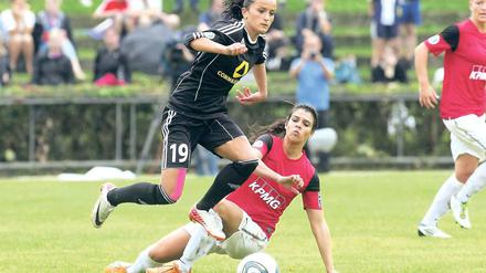 Blickt nach vorn. Fatmire Bajramaj (l.), hier im Bundesligaspiel gegen Essen.