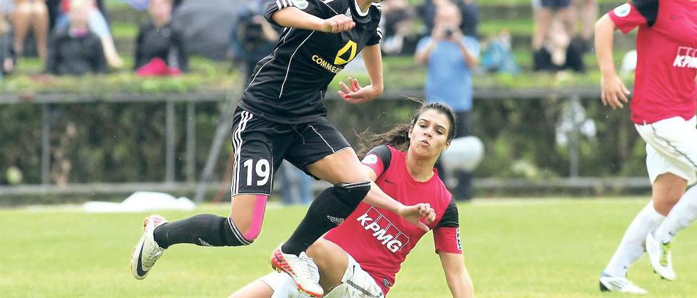 Blickt nach vorn. Fatmire Bajramaj (l.), hier im Bundesligaspiel gegen Essen.