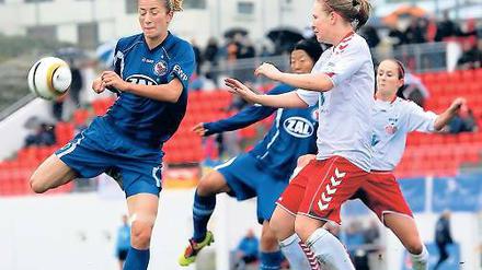 Wieder daheim. Bianca Schmidt (l.), hier gegen Thors Karen Nóadóttir, erwartet mit Turbine nun Essen-Schönebeck.