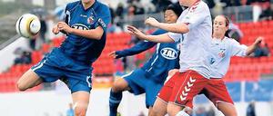 Wieder daheim. Bianca Schmidt (l.), hier gegen Thors Karen Nóadóttir, erwartet mit Turbine nun Essen-Schönebeck.